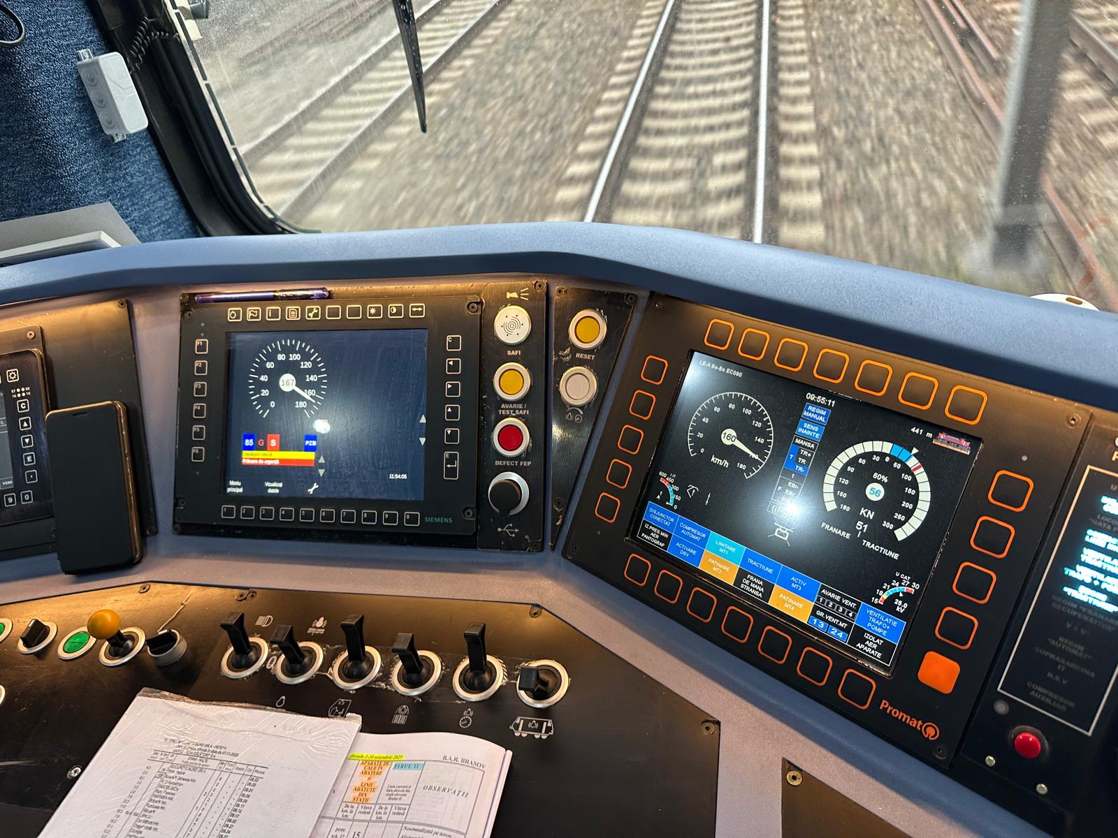 (Video) A doua locomotivă electrică modernizată la SCRL Brașov a trecut testele cu succes: 160 km/h pe ruta București–Fetești, tractând 16 vagoane. „Continuăm să performăm, să inovăm și să evoluăm” 3 (Video) A doua locomotivă electrică modernizată la SCRL Brașov a trecut testele cu succes: 160 km/h pe ruta București–Fetești, tractând 16 vagoane. „Continuăm să performăm, să inovăm și să evoluăm” 3