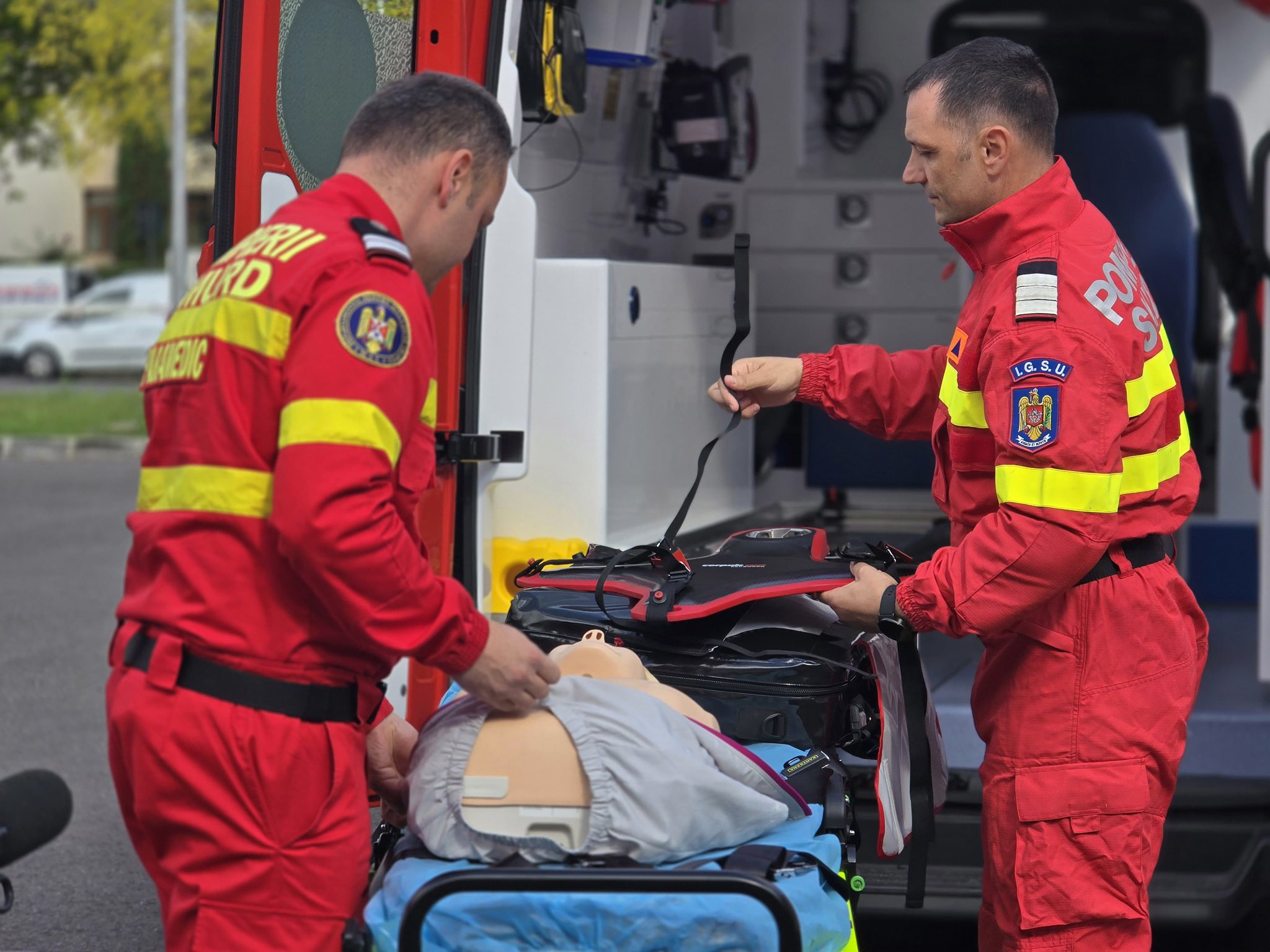5 Ambulanțe noi la Brașov: flota ISU și SAJ, modernizată cu fonduri europene pentru intervenții mai rapide. Crezi că ambulanțele noi vor reduce timpul de răspuns al ambulanțelor la Brașov? 1 5 Ambulanțe noi la Brașov: flota ISU și SAJ, modernizată cu fonduri europene pentru intervenții mai rapide. Crezi că ambulanțele noi vor reduce timpul de răspuns al ambulanțelor la Brașov? 1