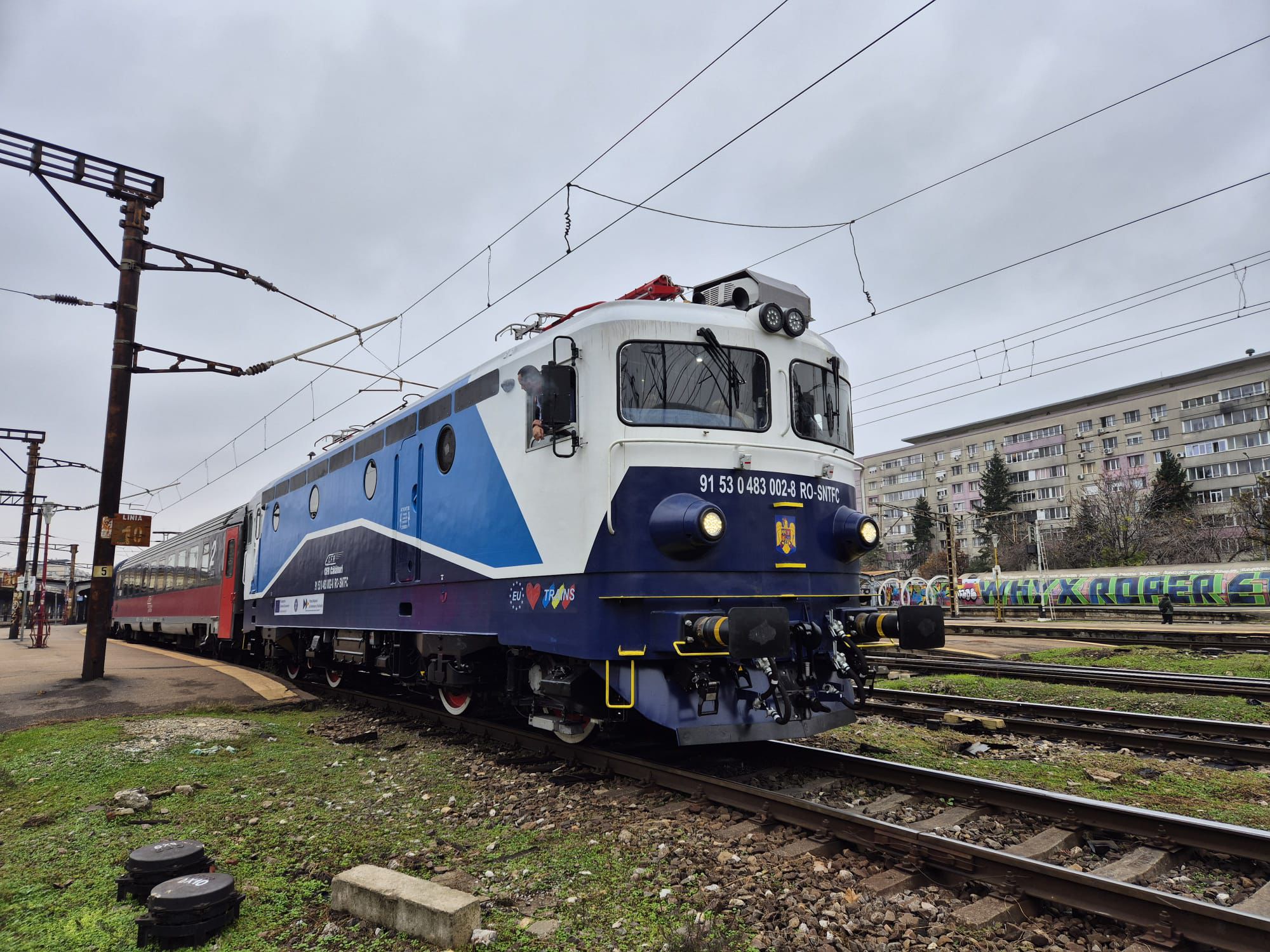 (Video) A doua locomotivă electrică modernizată la SCRL Brașov a trecut testele cu succes: 160 km/h pe ruta București–Fetești, tractând 16 vagoane. „Continuăm să performăm, să inovăm și să evoluăm” 4 (Video) A doua locomotivă electrică modernizată la SCRL Brașov a trecut testele cu succes: 160 km/h pe ruta București–Fetești, tractând 16 vagoane. „Continuăm să performăm, să inovăm și să evoluăm” 4