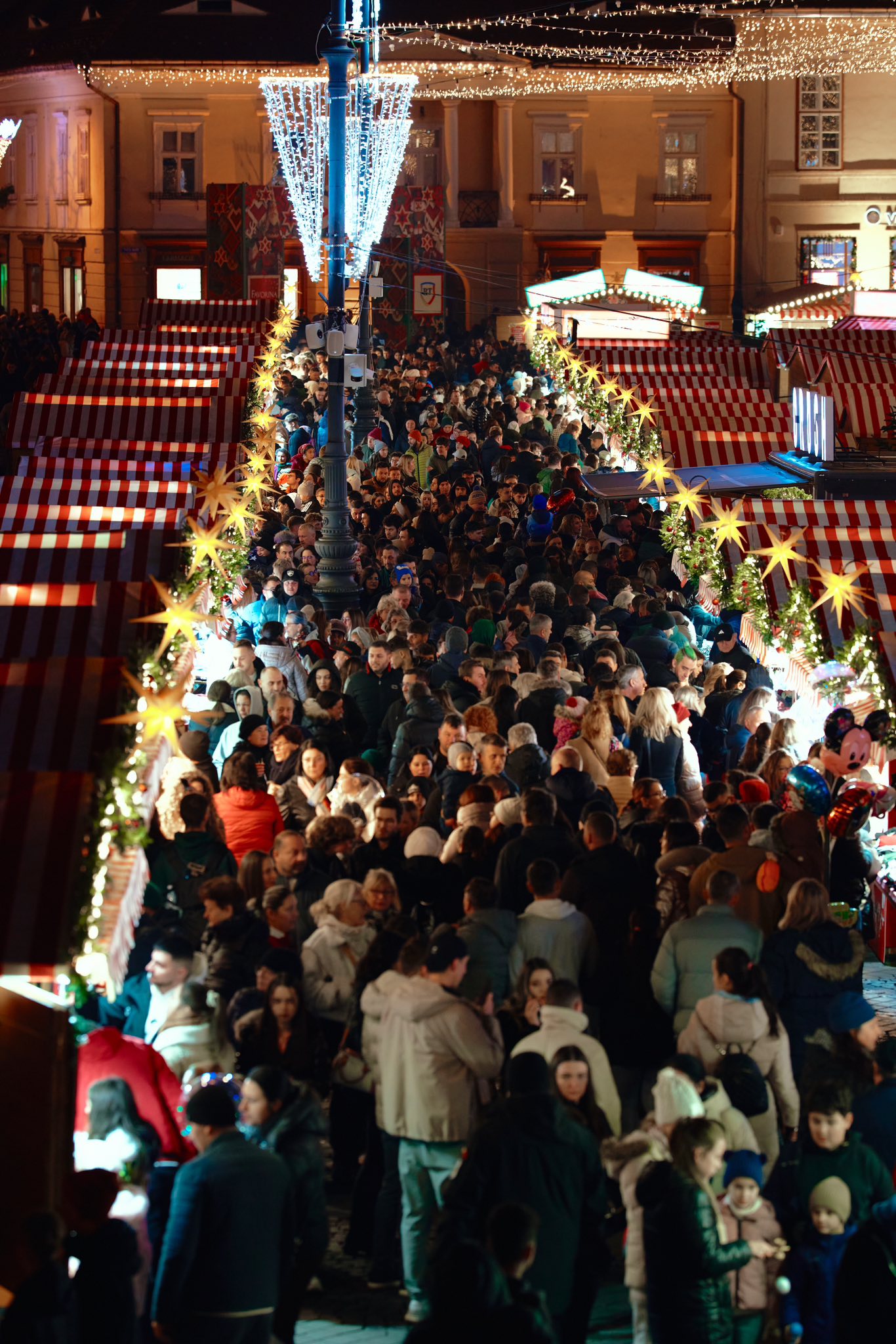 20 de lei o sarma la Târgul de Crăciun de la Sibiu. Ce prețuri sunt la Târgul de Crăciun de la Craiova. Emoții pentru prețurile de la Brașov 2 20 de lei o sarma la Târgul de Crăciun de la Sibiu. Ce prețuri sunt la Târgul de Crăciun de la Craiova. Emoții pentru prețurile de la Brașov 2