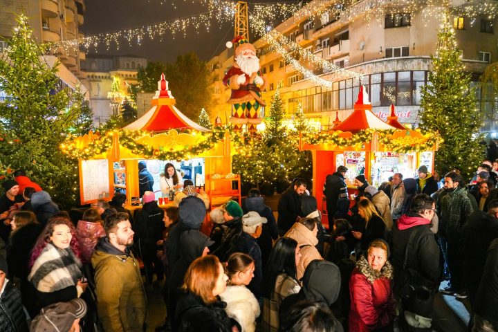 (Video) Brașov vs Craiova. Weekend la Târgul de Crăciun din Craiova: 2.900 de lei pe cazare! Diferență uriașă între magia luminilor și „întunericul cu DJ” din Piața Sfatului 1 (Video) Brașov vs Craiova. Weekend la Târgul de Crăciun din Craiova: 2.900 de lei pe cazare! Diferență uriașă între magia luminilor și „întunericul cu DJ” din Piața Sfatului 1