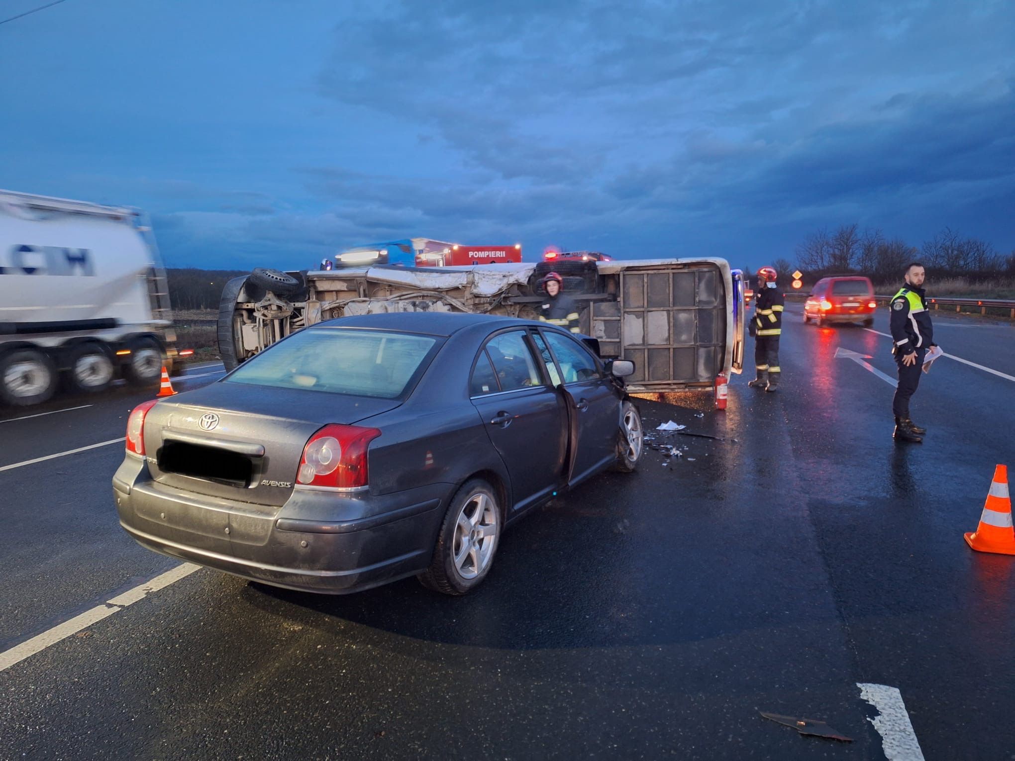 Şase femei rănite. Accident violent pe DN 1 Brașov-Sibiu. Momentul în care virajul unui șofer de 73 de ani a dat totul peste cap pe DN1 3 Şase femei rănite. Accident violent pe DN 1 Brașov-Sibiu. Momentul în care virajul unui șofer de 73 de ani a dat totul peste cap pe DN1 3