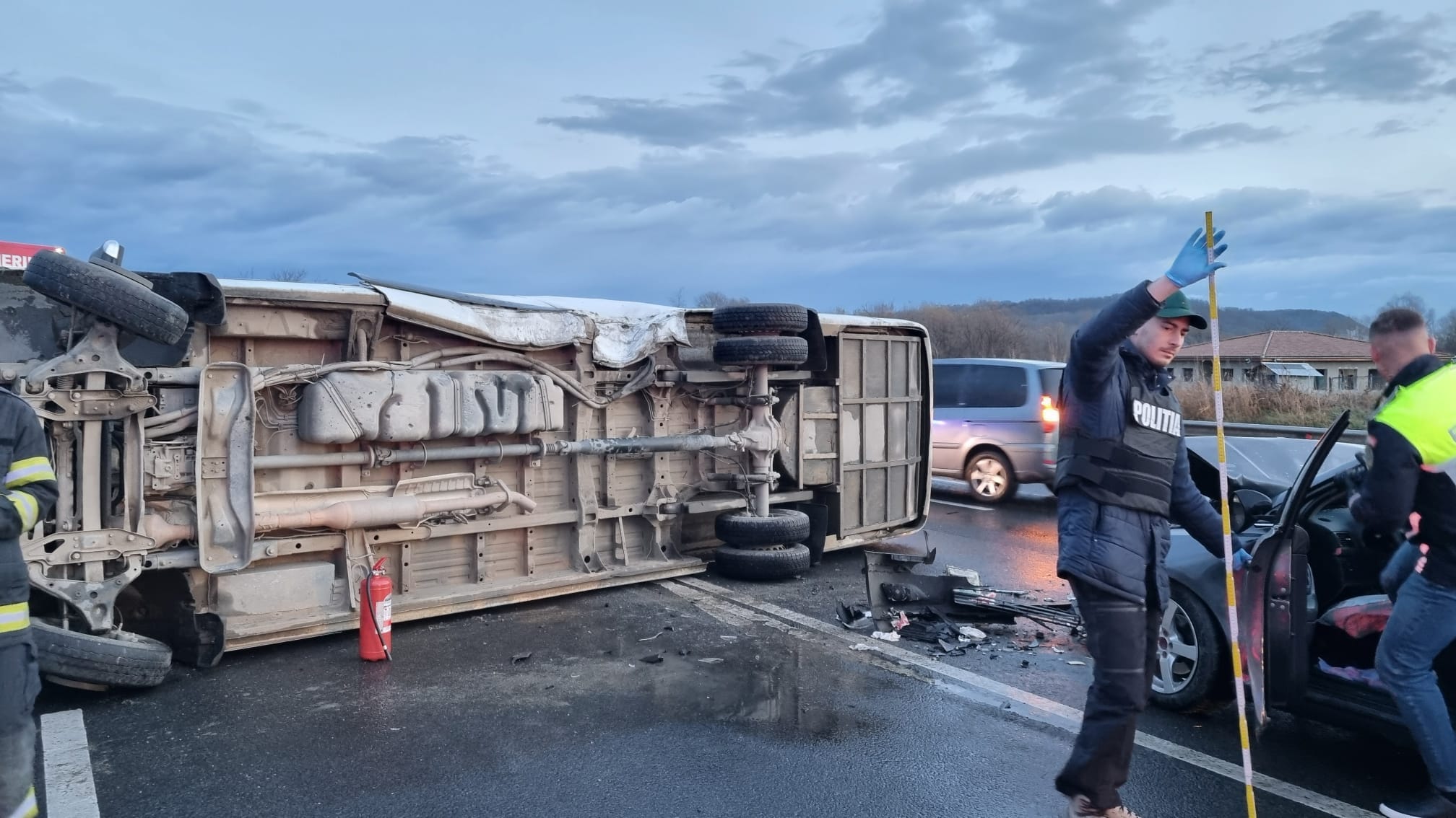 Şase femei rănite. Accident violent pe DN 1 Brașov-Sibiu. Momentul în care virajul unui șofer de 73 de ani a dat totul peste cap pe DN1 2 Şase femei rănite. Accident violent pe DN 1 Brașov-Sibiu. Momentul în care virajul unui șofer de 73 de ani a dat totul peste cap pe DN1 2