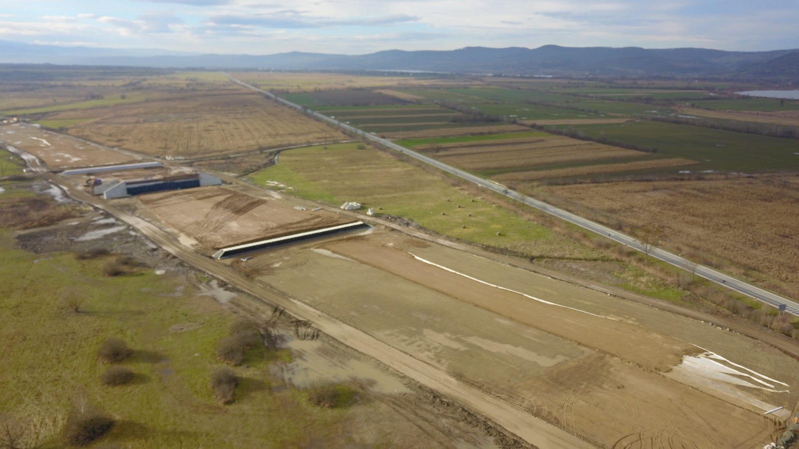 (Video) Mobilizare uriașă pe Autostrada Transilvania (A3): peste 500 de muncitori și 300 de utilaje pe șantier. Lucrările continuă susținut și pe autostrada Făgăraș-Sibiu 3 (Video) Mobilizare uriașă pe Autostrada Transilvania (A3): peste 500 de muncitori și 300 de utilaje pe șantier. Lucrările continuă susținut și pe autostrada Făgăraș-Sibiu 3