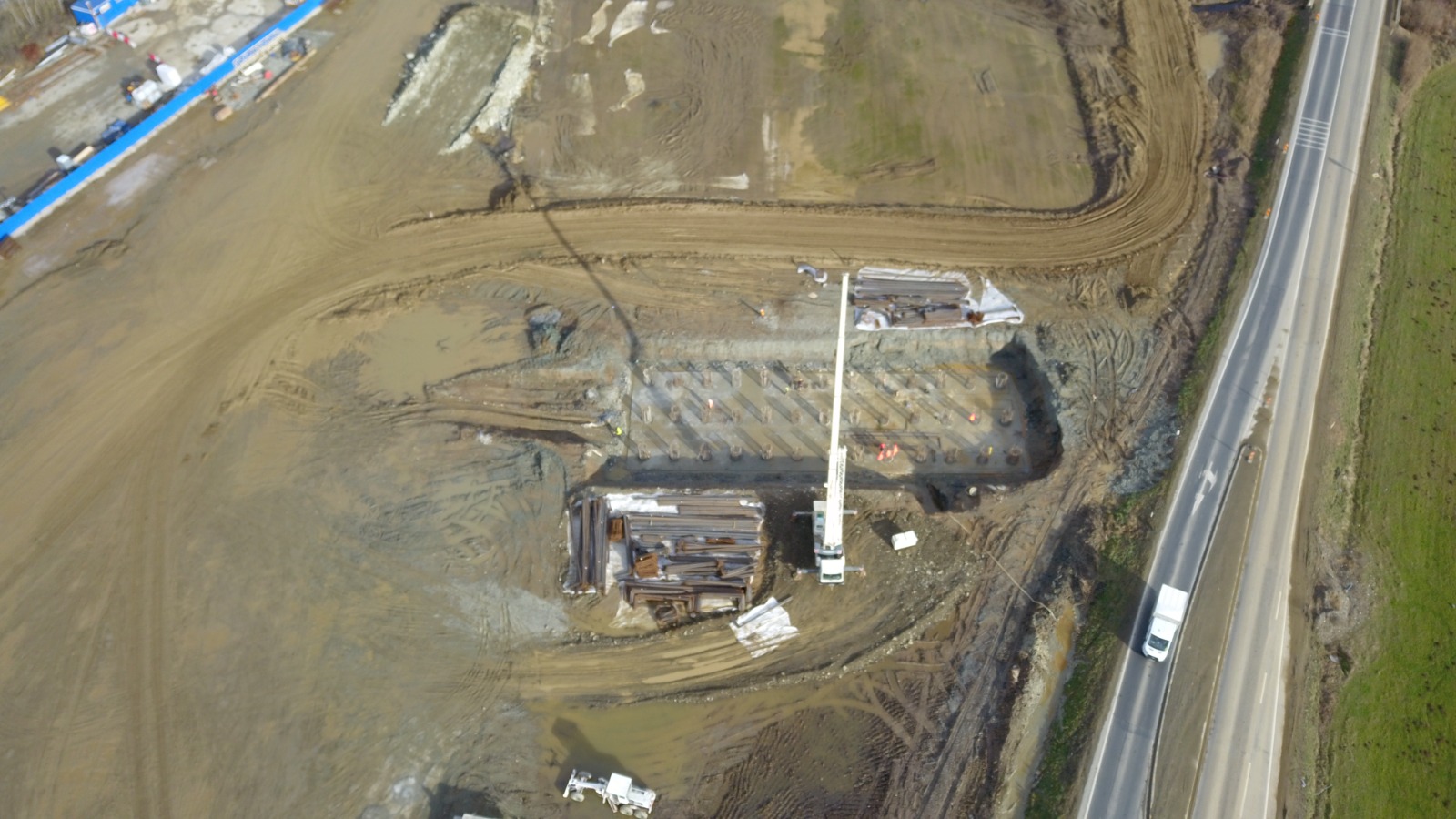 (Video) Mobilizare uriașă pe Autostrada Transilvania (A3): peste 500 de muncitori și 300 de utilaje pe șantier. Lucrările continuă susținut și pe autostrada Făgăraș-Sibiu 4 (Video) Mobilizare uriașă pe Autostrada Transilvania (A3): peste 500 de muncitori și 300 de utilaje pe șantier. Lucrările continuă susținut și pe autostrada Făgăraș-Sibiu 4