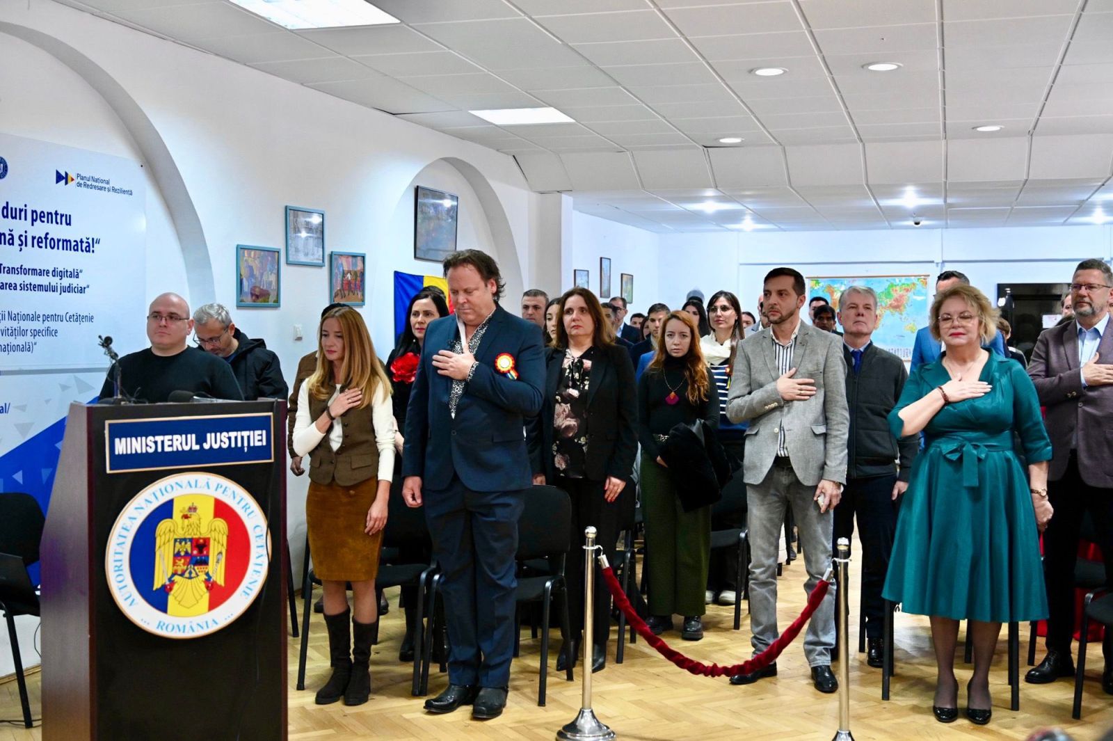 (Video) Brașov. George Scripcaru, despre Charlie Ottley, devenit român cu acte: „Charlie Ottley este și Cetățean de Onoare al Brașovului, pentru documentarul dedicat orașului. Pentru noi, Charlie era de mult unul de-al nostru” 2 (Video) Brașov. George Scripcaru, despre Charlie Ottley, devenit român cu acte: „Charlie Ottley este și Cetățean de Onoare al Brașovului, pentru documentarul dedicat orașului. Pentru noi, Charlie era de mult unul de-al nostru” 2