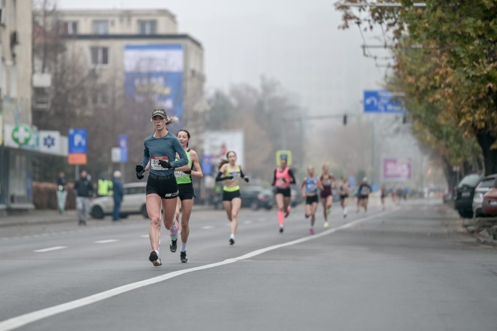 Evenimente Brașov, sambătă 15 noiembrie: demonstrații spectaculoase de arte marțiale, competiții de șah, târguri locale, concerte folk, show-uri rock, festivaluri de dans. O zi în care cultura, sportul, muzica și tradițiile se suprapun într-un program dens, exact cum îi place publicului local: activ, viu și conectat 12 Evenimente Brașov, sambătă 15 noiembrie: demonstrații spectaculoase de arte marțiale, competiții de șah, târguri locale, concerte folk, show-uri rock, festivaluri de dans. O zi în care cultura, sportul, muzica și tradițiile se suprapun într-un program dens, exact cum îi place publicului local: activ, viu și conectat 12