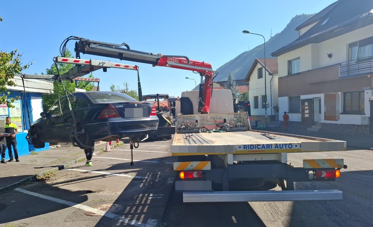 Mii de șoferi din Brașov, amendați pentru parcări ilegale, în 10 luni, aproape 1.600 de mașini ridicate 1 Mii de șoferi din Brașov, amendați pentru parcări ilegale, în 10 luni, aproape 1.600 de mașini ridicate 1