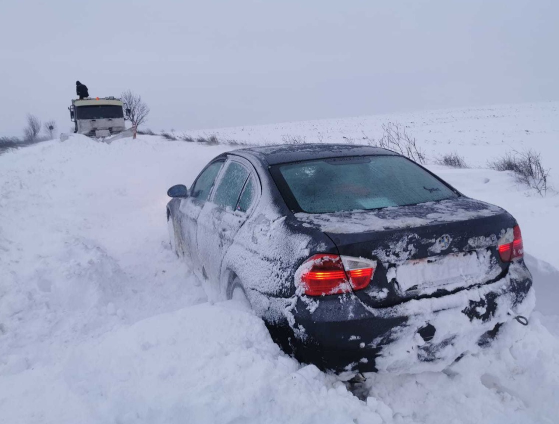 N-ai lanțuri, nu intri pe DN. DRDP Brașov și Poliția Rutieră interzic accesul pe drumurile naționale mașinilor nepregătite pentru zăpadă 1 N-ai lanțuri, nu intri pe DN. DRDP Brașov și Poliția Rutieră interzic accesul pe drumurile naționale mașinilor nepregătite pentru zăpadă 1