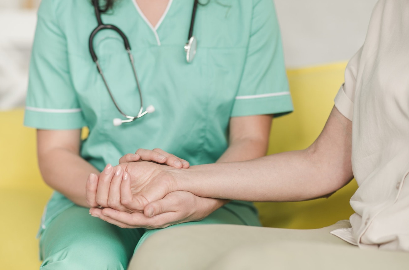 De ce ne mor medicii în spitale? O asistentă medicală a făcut infarct în timpul serviciului. Tragedii în lanț în spitale, fără rezolvare? 1 De ce ne mor medicii în spitale? O asistentă medicală a făcut infarct în timpul serviciului. Tragedii în lanț în spitale, fără rezolvare? 1