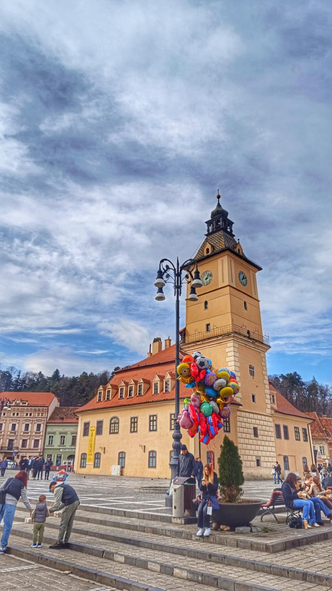 Evenimente Brașov, sâmbătă 8 noiembrie: Târg de cariere, spectacole de teatru, sport, dans popular și gastronomie locală 1 Evenimente Brașov, sâmbătă 8 noiembrie: Târg de cariere, spectacole de teatru, sport, dans popular și gastronomie locală 1