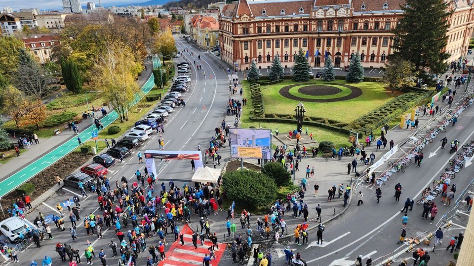 Trafic restricționat la Brașov pentru Crosul 15 Noiembrie, sâmbătă. Modificări masive în programul autobuzelor RATBV. Lista completă a străzilor afectate 1 Trafic restricționat la Brașov pentru Crosul 15 Noiembrie, sâmbătă. Modificări masive în programul autobuzelor RATBV. Lista completă a străzilor afectate 1