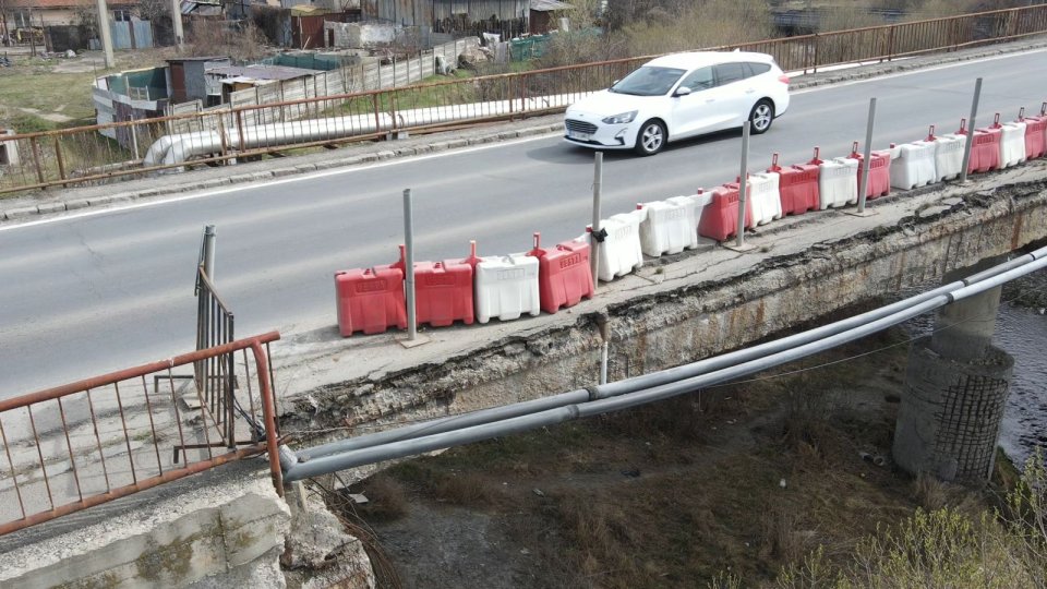 Brașovul bagă bani serioși în infrastructură: Pasajul Tractorul–Griviței, în sfârșit pe masa Consiliului Local. Ultimele etape pentru reconstruirea podului de pe drumul CET-ului, două benzi de circulație, circulația bicicliștilor și a pietonilor se face pe benzi separate 2 Brașovul bagă bani serioși în infrastructură: Pasajul Tractorul–Griviței, în sfârșit pe masa Consiliului Local. Ultimele etape pentru reconstruirea podului de pe drumul CET-ului, două benzi de circulație, circulația bicicliștilor și a pietonilor se face pe benzi separate 2