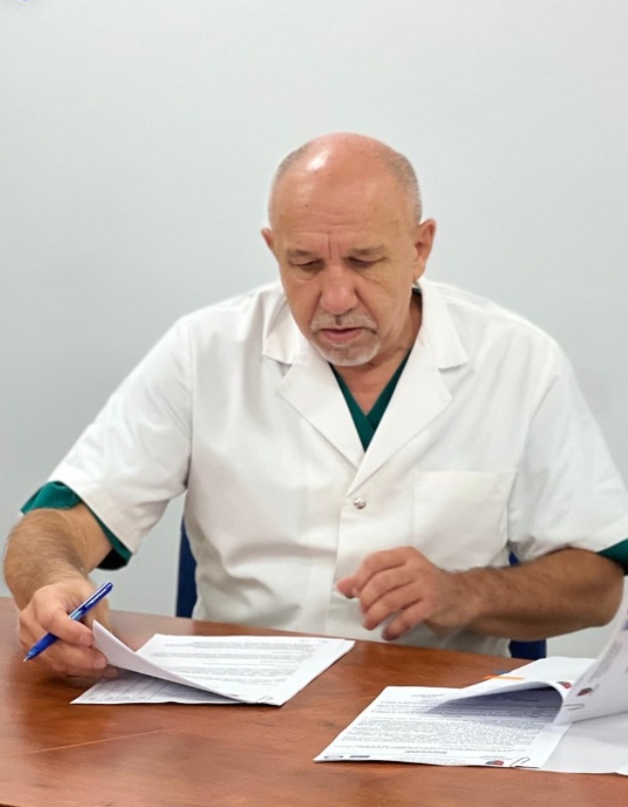 Brașov. Scandalul de la Spitalul Județean a ajuns până la ministrul Sănătății. 13 medici sunt în război cu managerul Dan Grigorescu. Ce le-a transmis ministrul Sănătății 1 Brașov. Scandalul de la Spitalul Județean a ajuns până la ministrul Sănătății. 13 medici sunt în război cu managerul Dan Grigorescu. Ce le-a transmis ministrul Sănătății 1