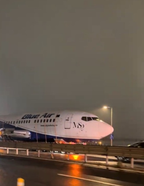 (Video) Avionul uriaș care a speriat Bucureștiul a ajuns la Brașov. Planurile pentru acest Boeing 737: „O destinaţie ascunsă în centrul României, unde un avion devine poveste” 1 (Video) Avionul uriaș care a speriat Bucureștiul a ajuns la Brașov. Planurile pentru acest Boeing 737: „O destinaţie ascunsă în centrul României, unde un avion devine poveste” 1