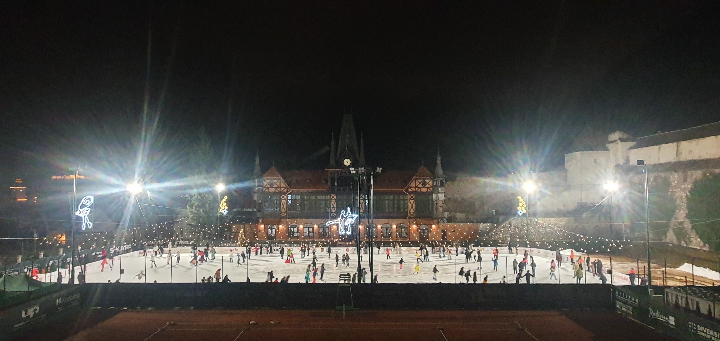 Evenimente Brasov, duminică 7 decembrie: „Leru-i ler” la Reduta, „Steaua fără nume” la teatru, patinoar la Olimpia și Caravana Coca-Cola la Modarom 3 Evenimente Brasov, duminică 7 decembrie: „Leru-i ler” la Reduta, „Steaua fără nume” la teatru, patinoar la Olimpia și Caravana Coca-Cola la Modarom 3