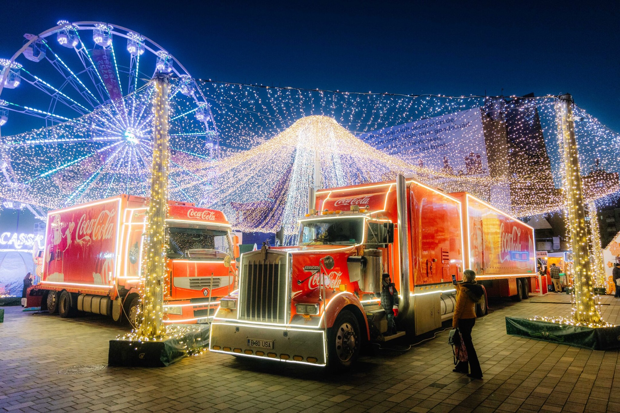Evenimente Brașov, sâmbătă 6 decembrie: Urșii din Leorda–Comănești coboară în Piața Sfatului, Caravana Coca Cola, teatru, handbal, patinaj la Olimpia 3 Evenimente Brașov, sâmbătă 6 decembrie: Urșii din Leorda–Comănești coboară în Piața Sfatului, Caravana Coca Cola, teatru, handbal, patinaj la Olimpia 3