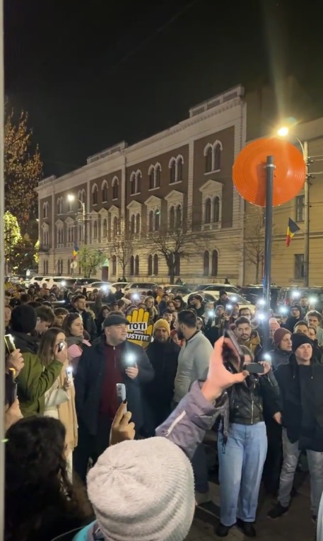 (Video) Fără protest la Brașov. Clujul și Bucureștiul au ieșit în stradă după documentarul Recorder pentru o justiție independentă 1 (Video) Fără protest la Brașov. Clujul și Bucureștiul au ieșit în stradă după documentarul Recorder pentru o justiție independentă 1