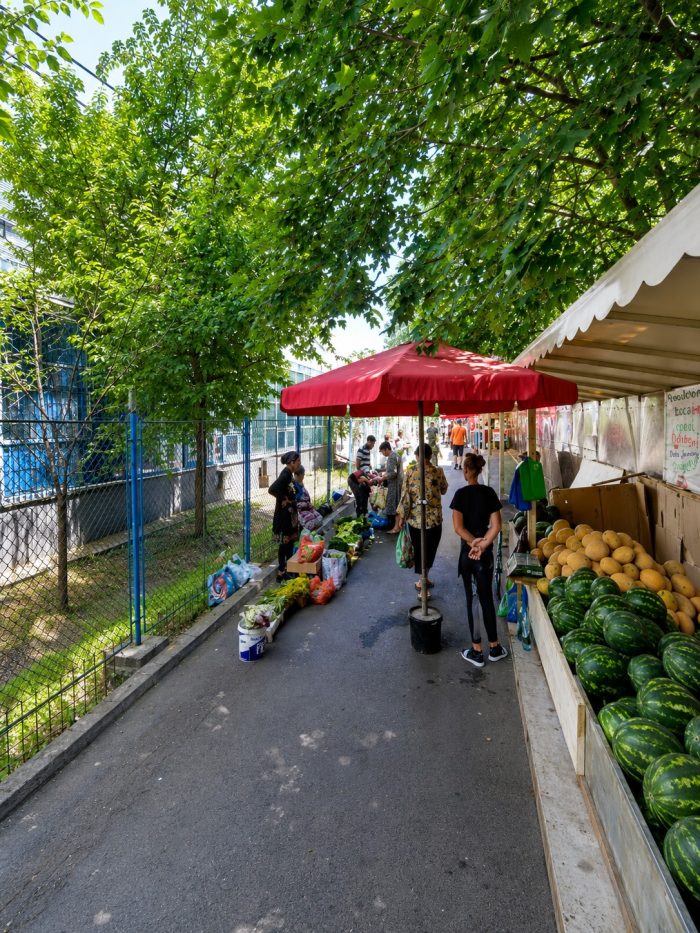 Polițist local din Brașov, agresat în zona Pieței Dacia după ce a intervenit împotriva unor vânzători de flori neautorizați 1