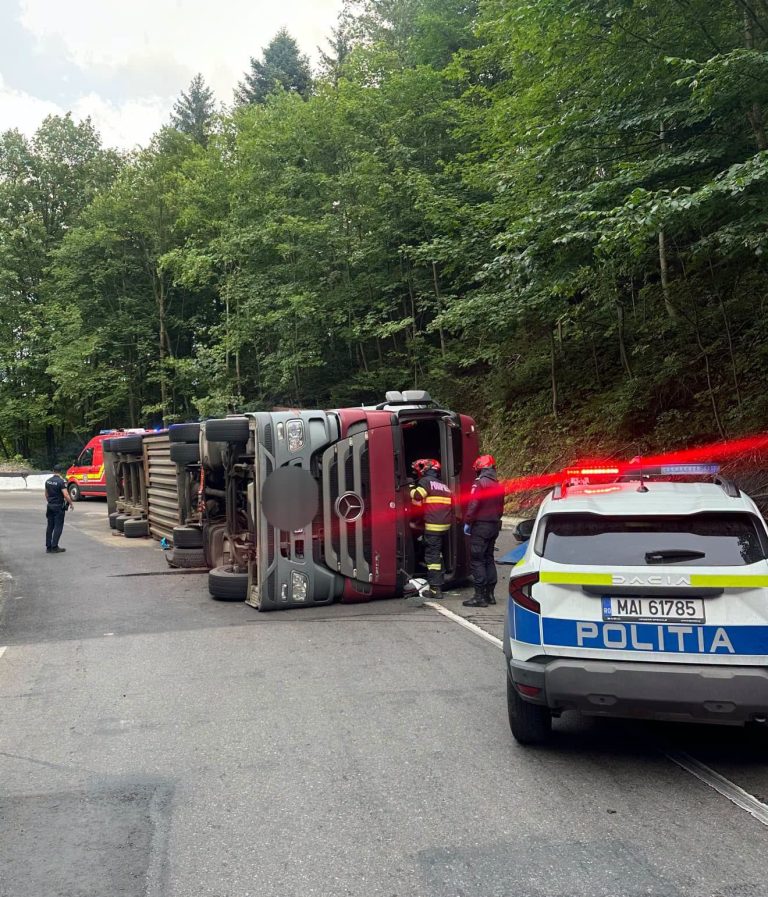(Foto/Video) Brașov. TIR răsturnat. Trafic blocat pe DN73A, între ...