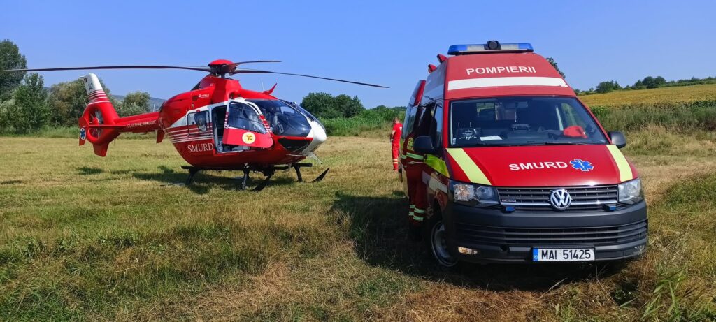(Foto) Accident grav. O mamă cu copilul în brațe, prinsă sub o mașină de pâine. Băiețelul de un an și jumătate a fost scos viu de sub roți 4 (Foto) Accident grav. O mamă cu copilul în brațe, prinsă sub o mașină de pâine. Băiețelul de un an și jumătate a fost scos viu de sub roți 4