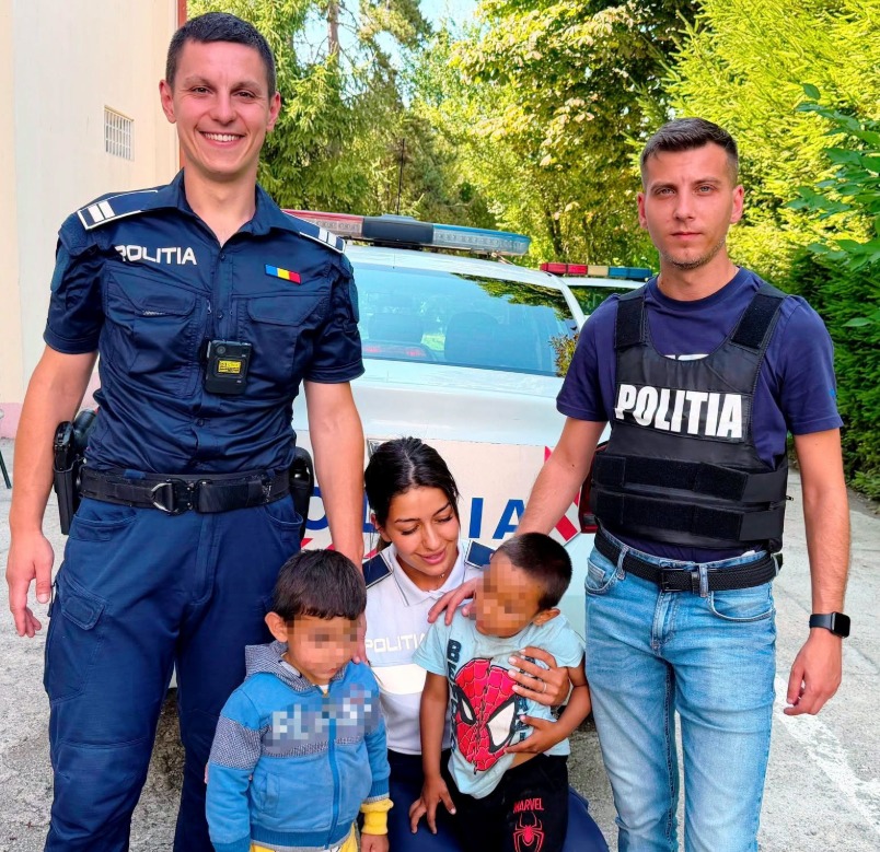 Poliția Brașov, după dispariția a doi copii. Micuții ieșiseră neobservați pe poartă: „La vârsta de 3 ani, un copil se mișcă incredibil de repede și nu conștientizează pericolul” 1 Poliția Brașov, după dispariția a doi copii. Micuții ieșiseră neobservați pe poartă: „La vârsta de 3 ani, un copil se mișcă incredibil de repede și nu conștientizează pericolul” 1