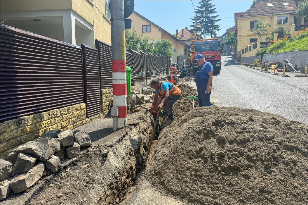 (Foto) Brașov. Strada Dobrogeanu Gherea a intrat în șantier. Lucrări urgente între Răcădău și centru 3 (Foto) Brașov. Strada Dobrogeanu Gherea a intrat în șantier. Lucrări urgente între Răcădău și centru 3
