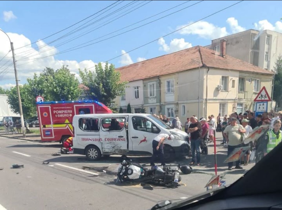 (Foto) Brașov. Tragedie pe DN1, la Codlea: un tânăr de 20 de ani a murit, iar fratele său geamăn a fost rănit 1 (Foto) Brașov. Tragedie pe DN1, la Codlea: un tânăr de 20 de ani a murit, iar fratele său geamăn a fost rănit 1