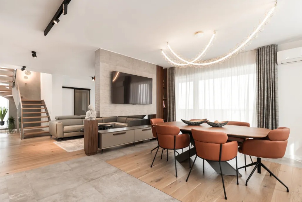 (Foto) Brașov. Două apartamente suprapuse au fost unite într-un penthouse de 140 mp, cu vedere la munte 2 (Foto) Brașov. Două apartamente suprapuse au fost unite într-un penthouse de 140 mp, cu vedere la munte 2