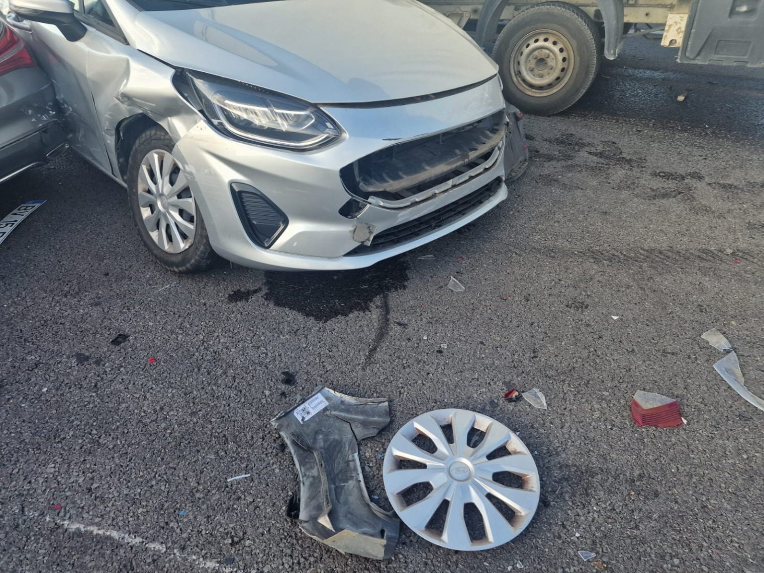 Patru mașini, implicate într-un accident pe centura Brașovului. O persoană a fost rănită, iar sensul spre Sibiu a fost blocat 2 Patru mașini, implicate într-un accident pe centura Brașovului. O persoană a fost rănită, iar sensul spre Sibiu a fost blocat 2