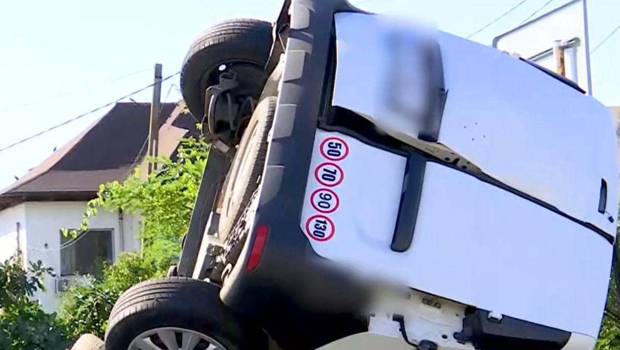 (Foto) O depășire riscantă s-a încheiat cu moartea unui bărbat de 35 de ani pe DN67. „100 de metri s-a dus” 3 (Foto) O depășire riscantă s-a încheiat cu moartea unui bărbat de 35 de ani pe DN67. „100 de metri s-a dus” 3