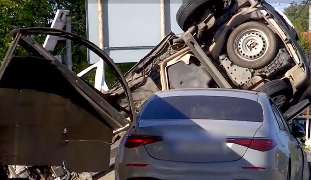 (Foto) O depășire riscantă s-a încheiat cu moartea unui bărbat de 35 de ani pe DN67. „100 de metri s-a dus” 2 (Foto) O depășire riscantă s-a încheiat cu moartea unui bărbat de 35 de ani pe DN67. „100 de metri s-a dus” 2