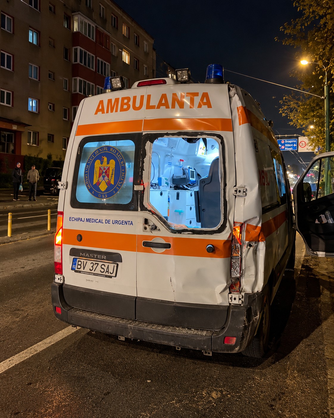 (Video) Brașov. O ambulanță a lovit o mașină și apoi un autocar. O gravidă se afla în autospecială 1 (Video) Brașov. O ambulanță a lovit o mașină și apoi un autocar. O gravidă se afla în autospecială 1