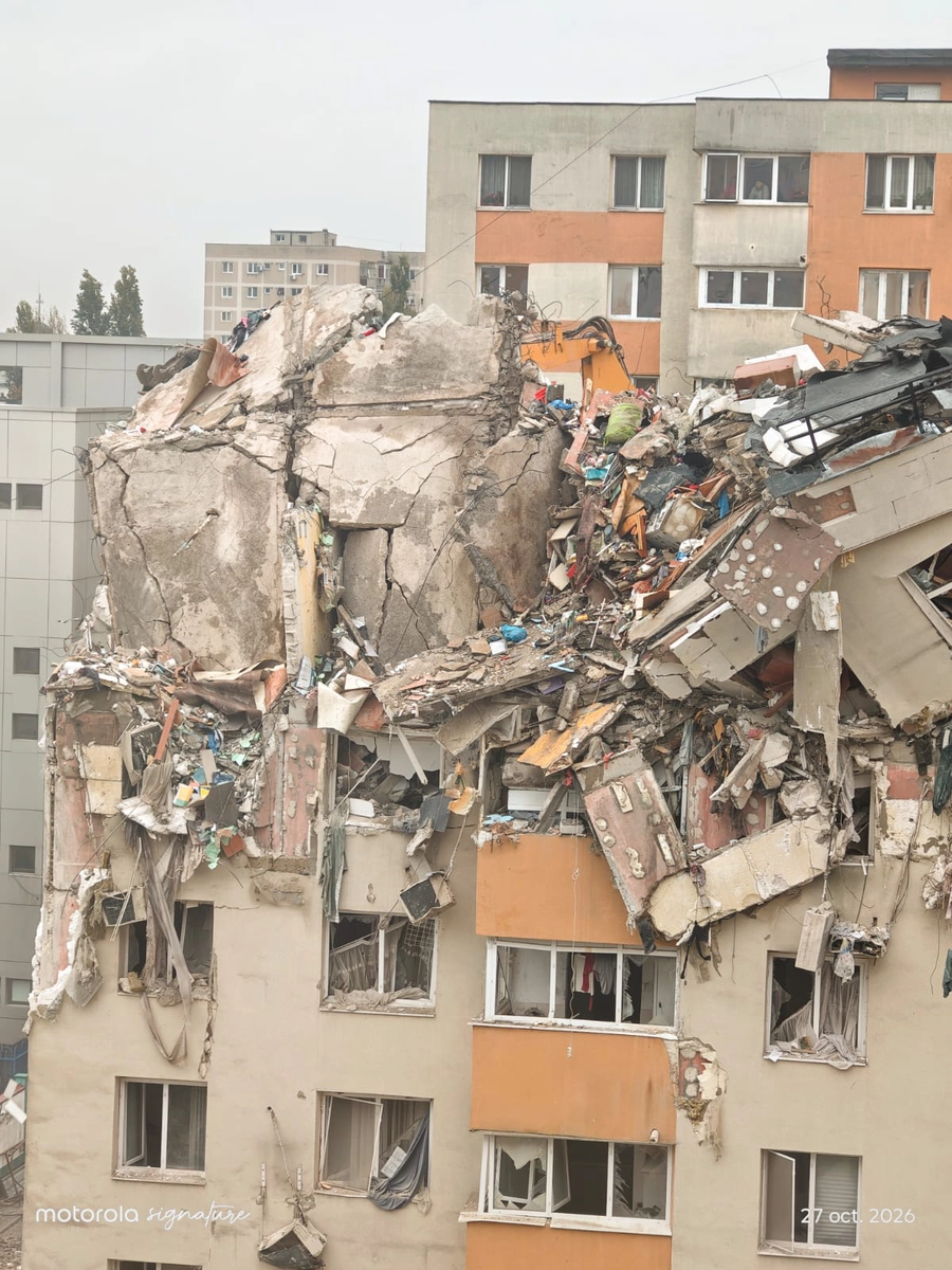 (Video) Imagini de la demolarea blocului explodat în Rahova. A rămas cu 4 etaje din 8. Ultima bucată instabilă a fost demolată 5 (Video) Imagini de la demolarea blocului explodat în Rahova. A rămas cu 4 etaje din 8. Ultima bucată instabilă a fost demolată 5
